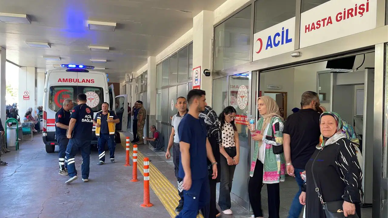 Şanlıurfa'da Lise Pansiyonunda Zehirlenme Şüphesi: 30 Öğrenci Hastanelik Oldu