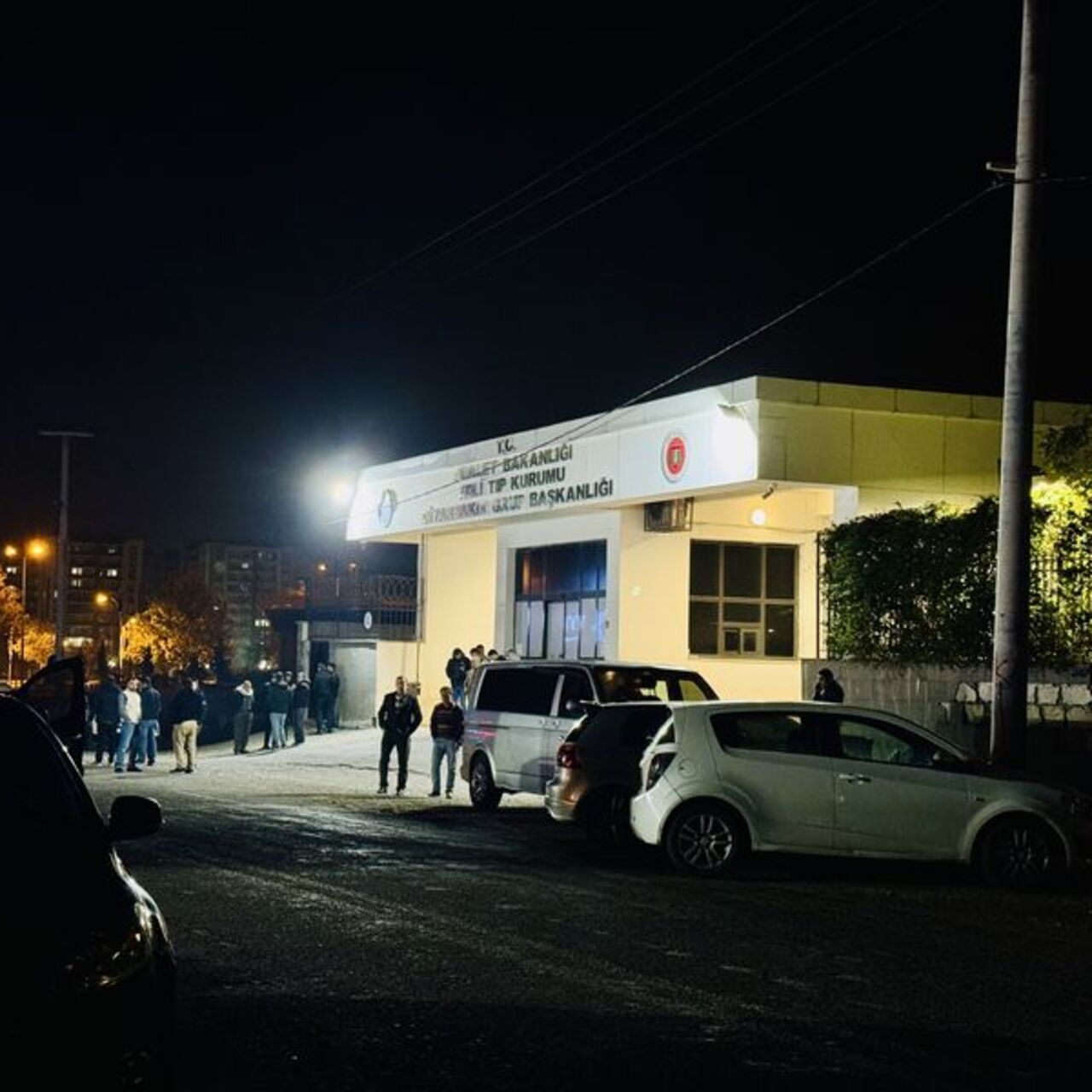 Düğün salonu çıkışı silahlı kavga: 1 ölü, 1 yaralı
