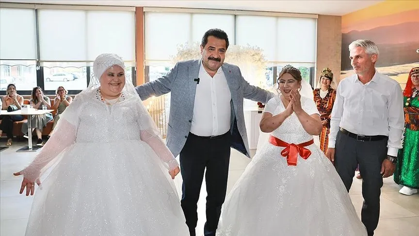 Denizli'de down sendromlu Gülizar ve Selma'nın gelin olma hayalleri temsili düğünle gerçekleşti