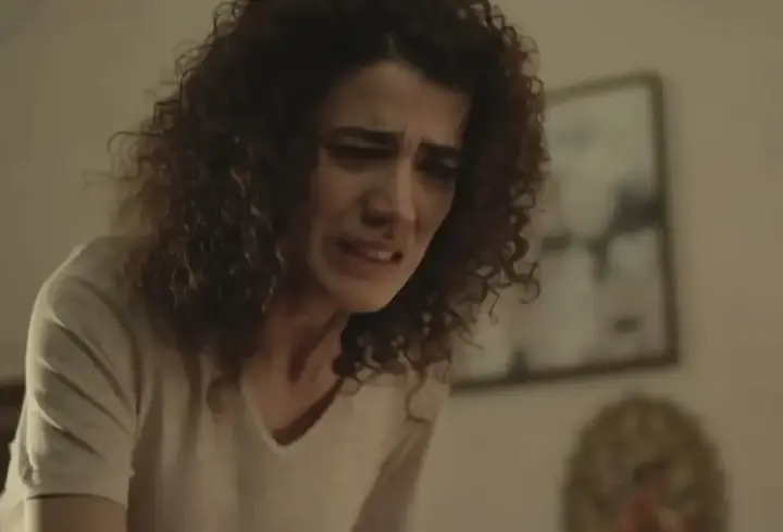 Uzak Şehir Şeyda kimdir? Şeyda, Cihan'a aşık olmuştu! Şeyda'nın bıçağı Cihan'a geldi! 