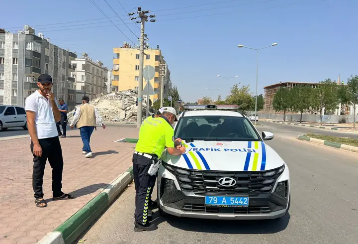 Kilis'te otomobil ile motosiklet çarpıştı: 2 yaralı