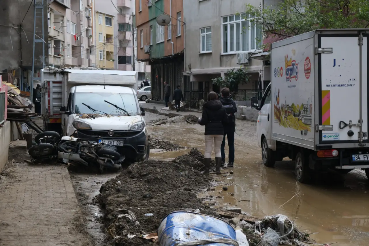 Ayazağa’da Yurttaşlar Anlattı: "İçme Suyu Bile Getirmediler"