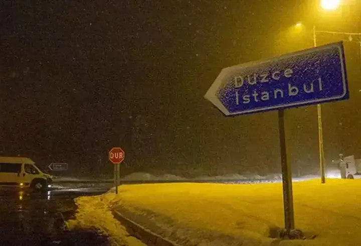 Bolu Dağı'nda yoğun kar! Ekiplerden sürücülere uyarı