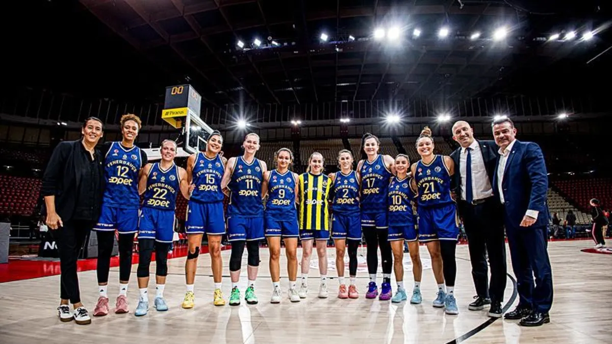 Fenerbahçe Opet Olympiakos'u farklı mağlup etti