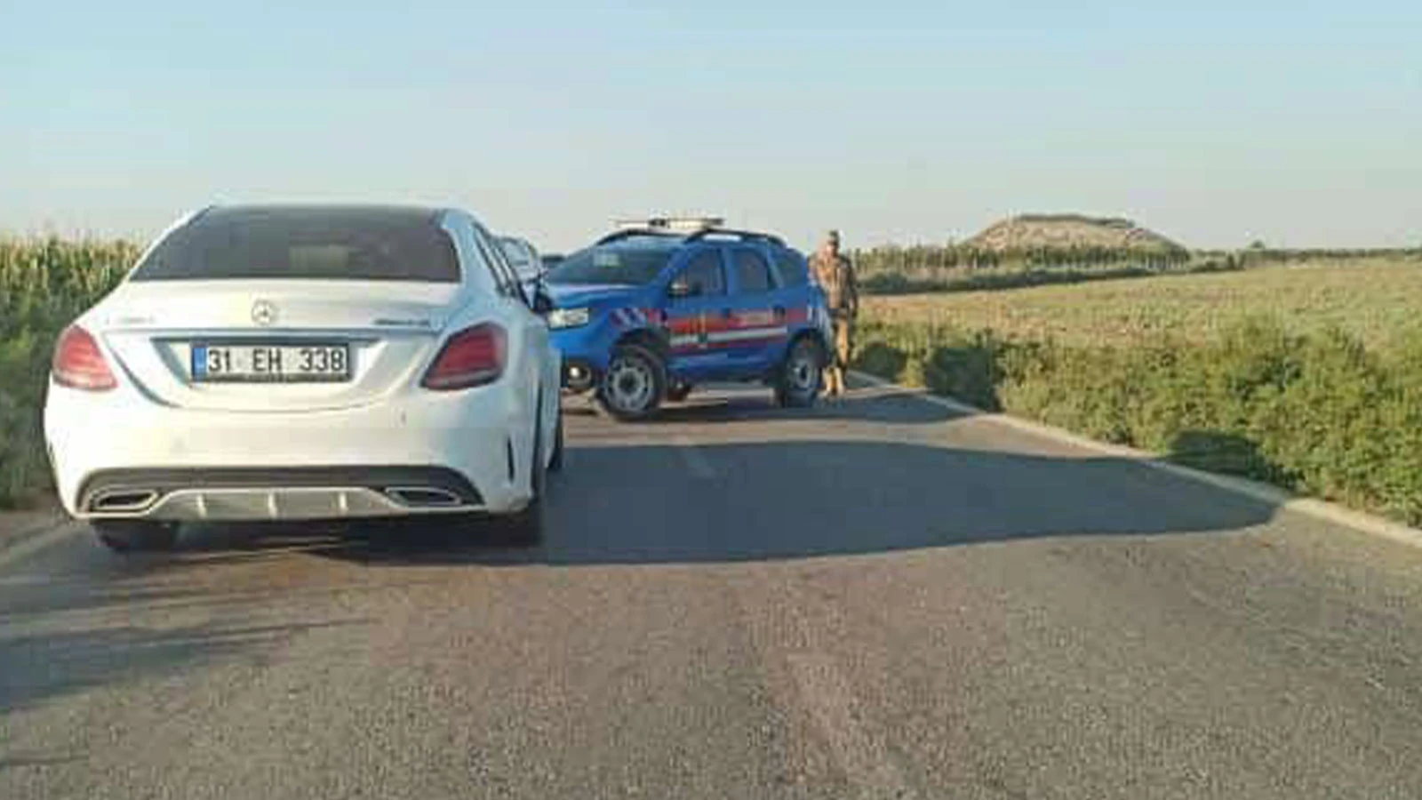 Hafif ticari araçla motosiklet çarpıştı: 2 ölü