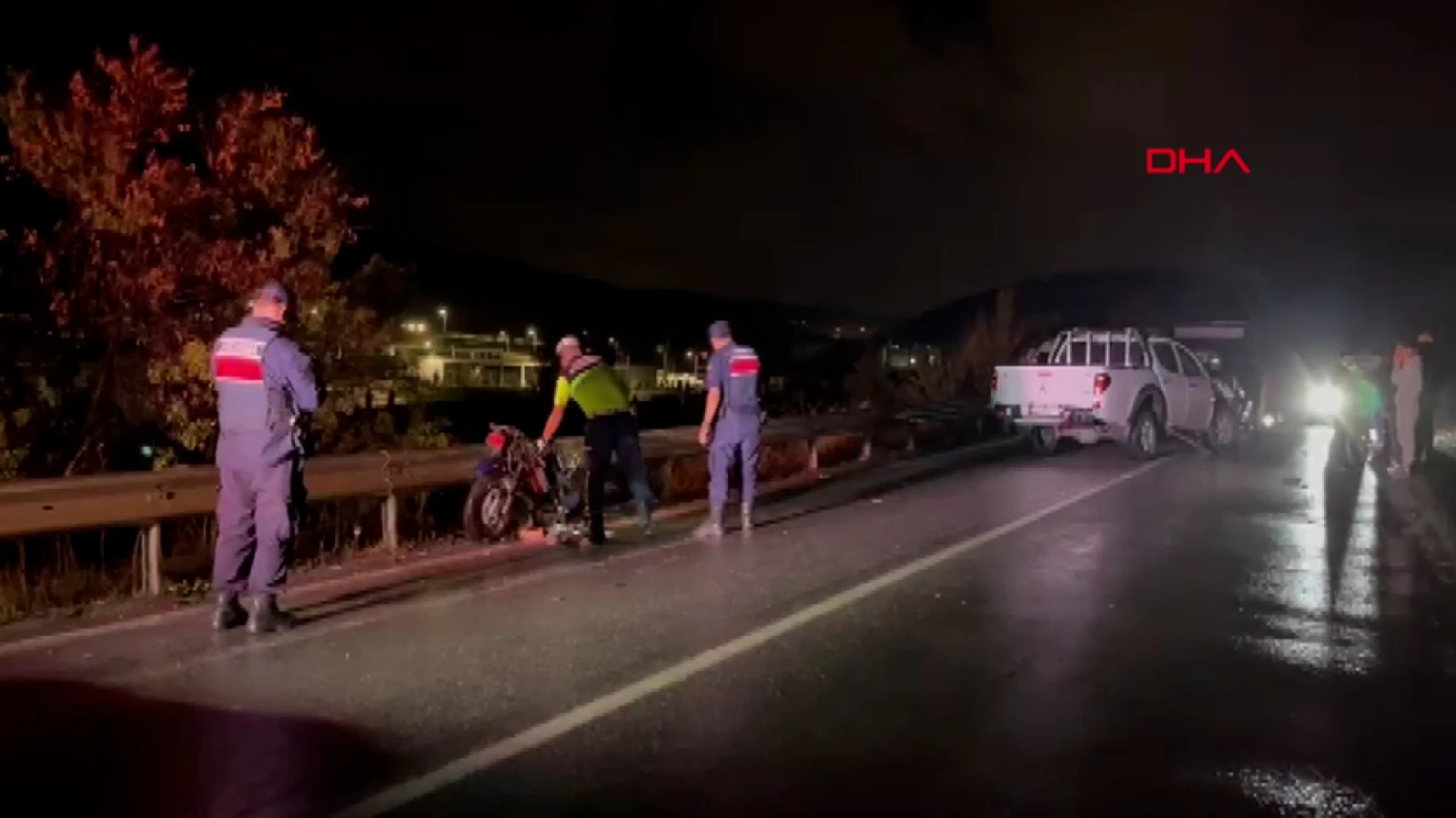 İzmir'de kamyonet, elektrikli bisiklete çarptı: 1 ölü, 1 yaralı