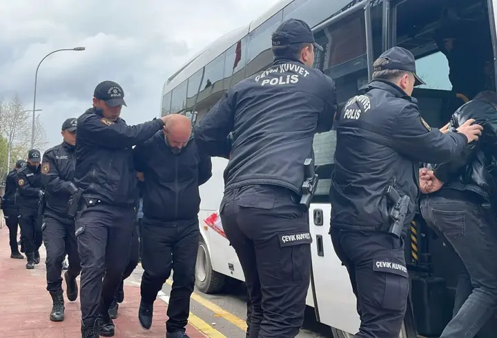 Sakarya'da 5 kişinin öldüğü silahlı çatışmada firari 3 şüpheli teslim oldu
