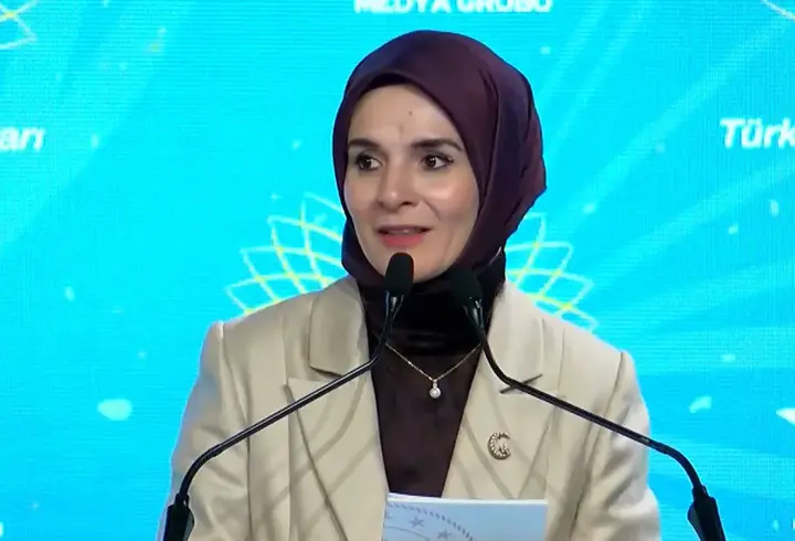 Bakan Göktaş'tan çalışan annelere 'izin' müjdesi