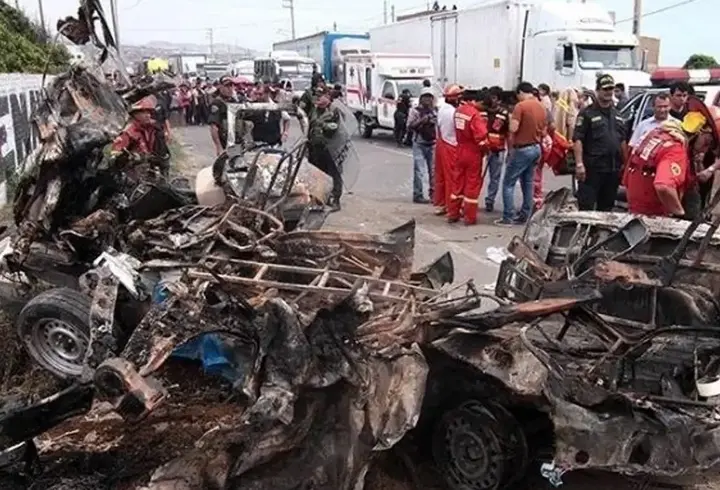 Peru'da feci kaza! Otobüs kamyonete çarptı: 37 ölü