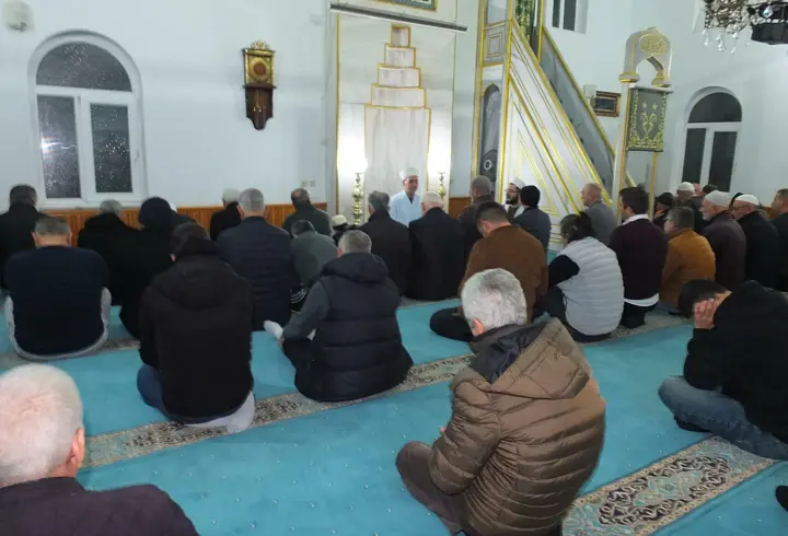 Burhaniye'de ezan 3 dakika erken okundu, çok sayıda kişi orucunu açtı