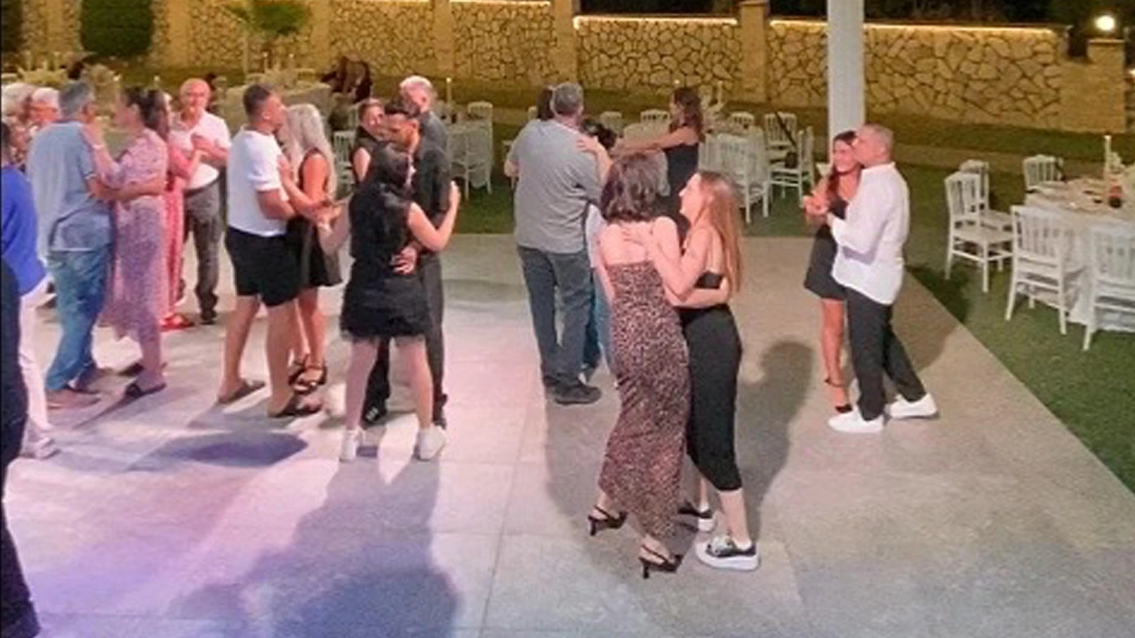 Nikahtan bir gün önce nişanlısından ayrılınca "gelinsiz düğün" yaptı
