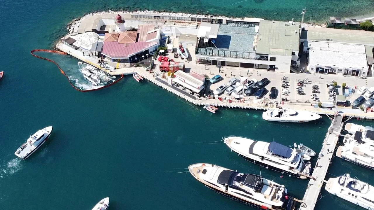 Bodrum'da marinaya yanaşan teknede patlama! Çok sayıda ekip sevk edildi
