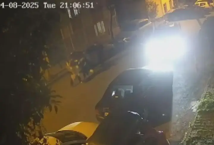 İstanbul- Gaziosmanpaşa sokak ortasında kucağında bebeği olan eşini darbetti