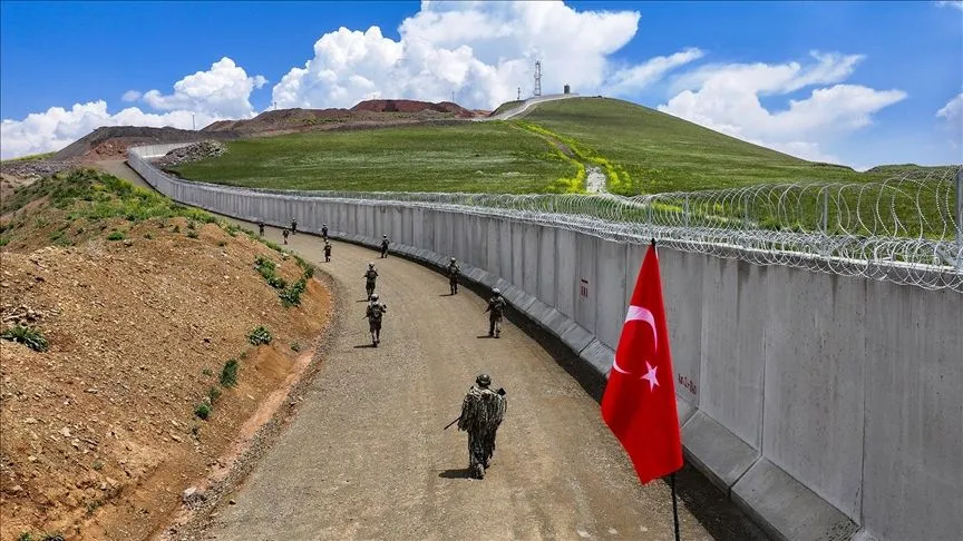 Türkiye'nin kara sınırlarının yaklaşık yüzde 44'üne güvenlik duvarı örüldü