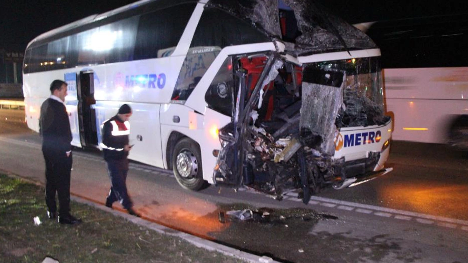 Amasya'da yolcu otobüsü ile tır çarpıştı: Çok sayıda yaralı var