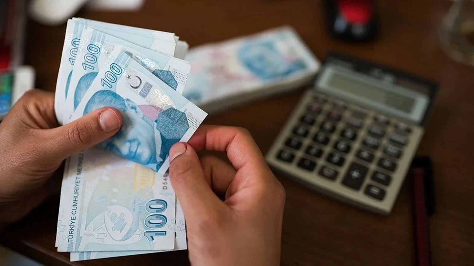 Başkentte bir avukat, kendisini MİT görevlisi olarak tanıtan şahsa 400 bin lirasını kaptırdı