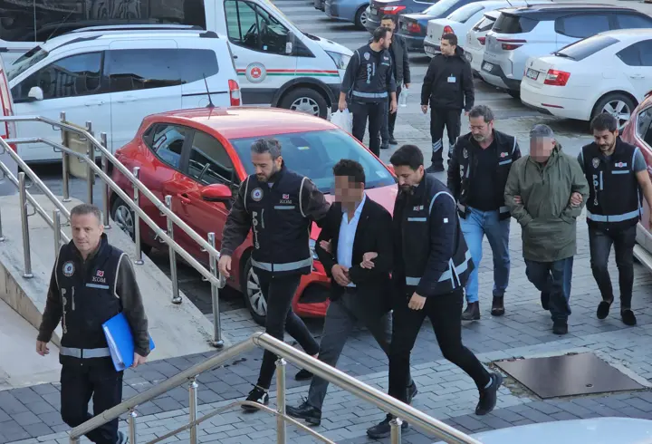 Rıza dışında kürtaj yaptıkları iddia edilen 2 doktora gözaltı