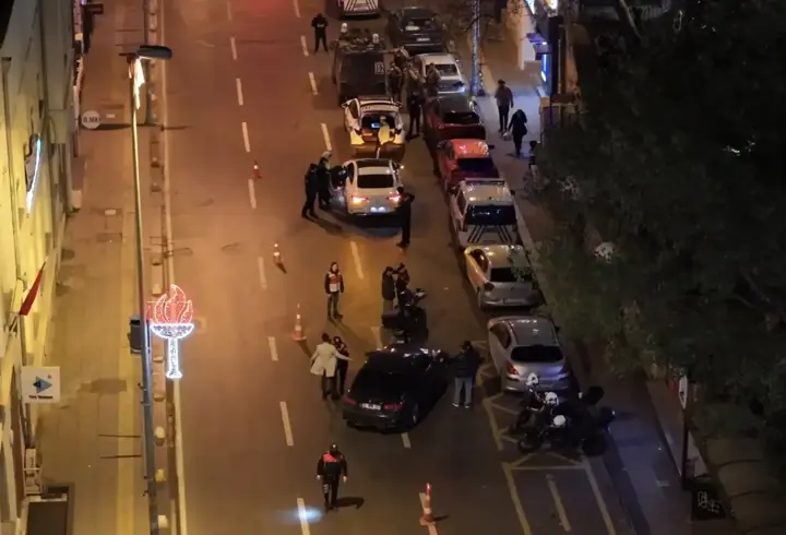 İstanbul - Kadıköy'de helikopter destekli 'Huzur İstanbul' denetimi