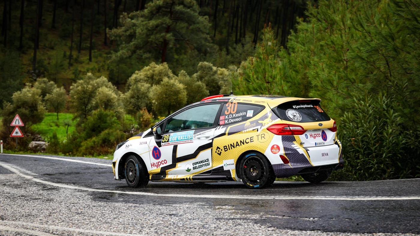 Binance TR engelleri aşan ralli pilotu Kübra Denizci Keskin’in ana sponsoru oldu