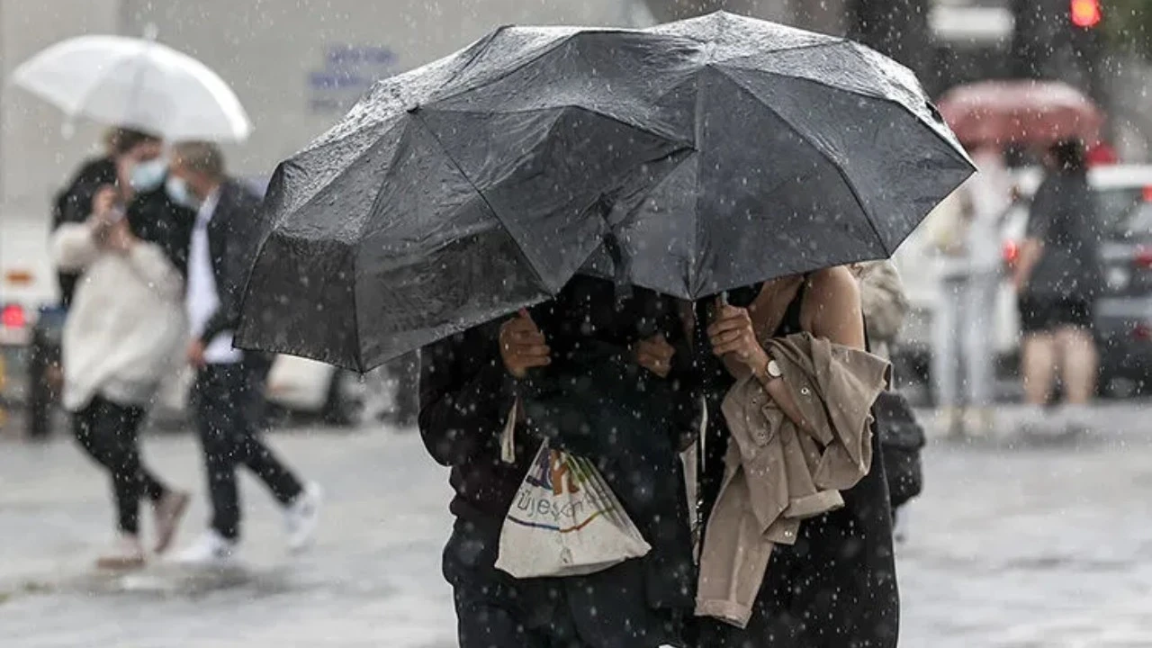 İstanbul Ve Çevresinde Tehlike Büyüyor: Meteoroloji'den Sağanak Uyarısı