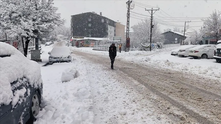 Yurdun bazı kesimlerinde kar etkili oluyor