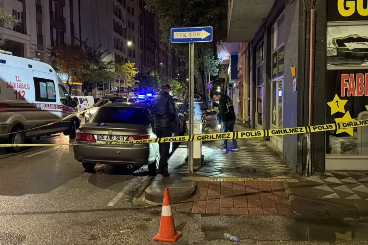 Eskişehir'de Sokak Ortasında Tartıştığı Kişiyi Pompalı Tüfekle Öldürdü