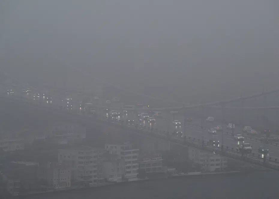 İstanbul'da göz gözü görmüyor. Boğaz ve köprüler yok oldu