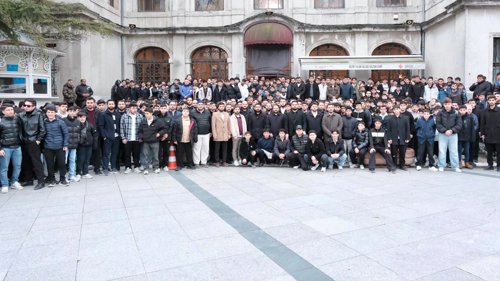 TÜGVA İstanbul’dan Seher Vakti Buluşması: 1453 Genç Dolmabahçe Camii’nde