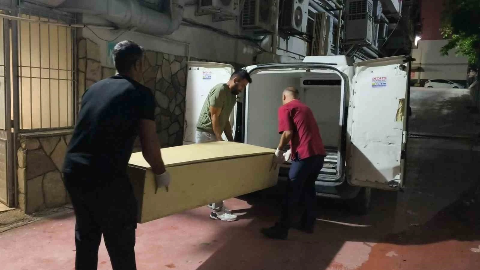 Kayganlaşan yolda kaza yapan genç sürücü hayatını kaybetti
