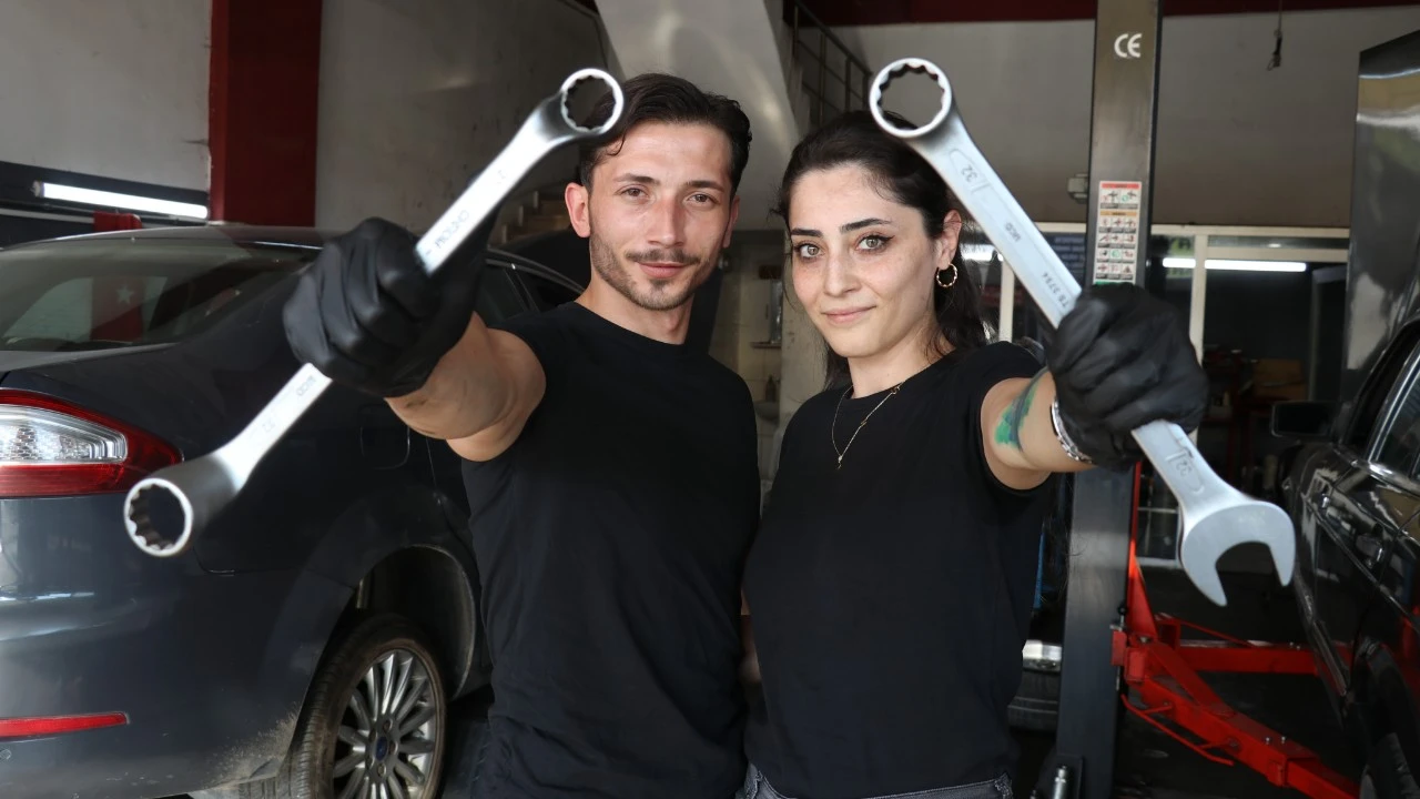 Sanayide eleman bulamadı, eşini yanına çırak alarak usta yetiştirdi
