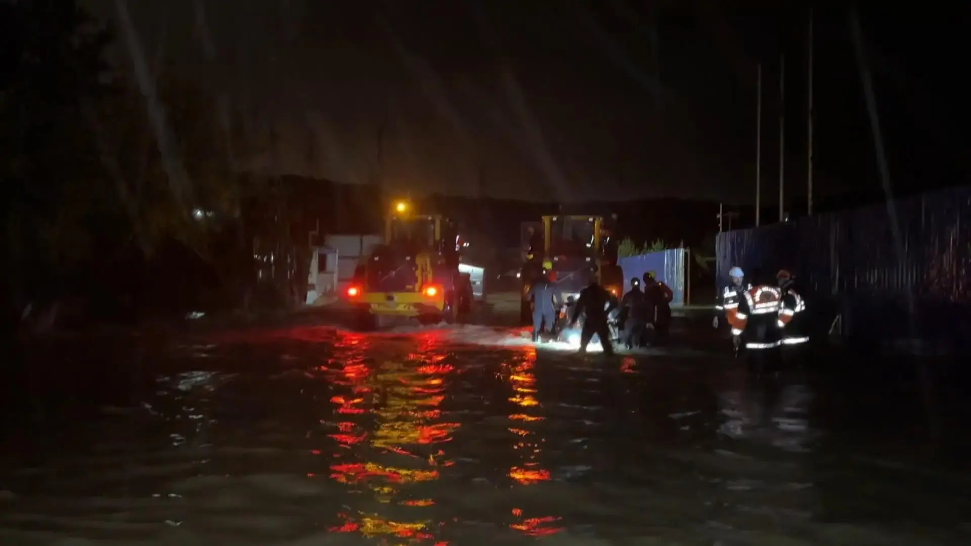 İstanbul'da Sağanak Alarmı! Eğitim Durdu, Selden Acı Haber Geldi
