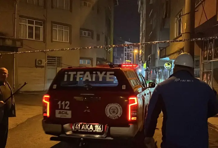 SON DAKİKA | Gebze’de yıkılan binanın yakınındaki bir binada çatlaklar oluştu