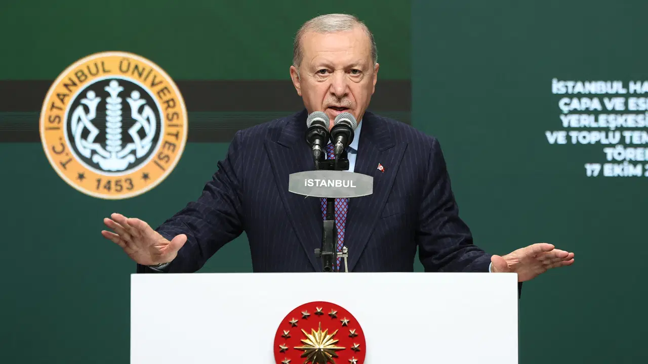 Erdoğan, İstanbul Üniversitesi'nde Konuştu: 'Parası Olmayanın Sağlık Hizmeti Alamadığı Dönemler Oldu'