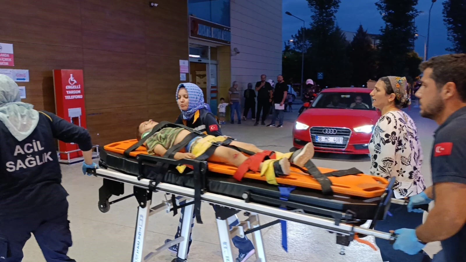 Bursa'da otomobilin çarptığı bisikletli çocuk ağır yaralandı