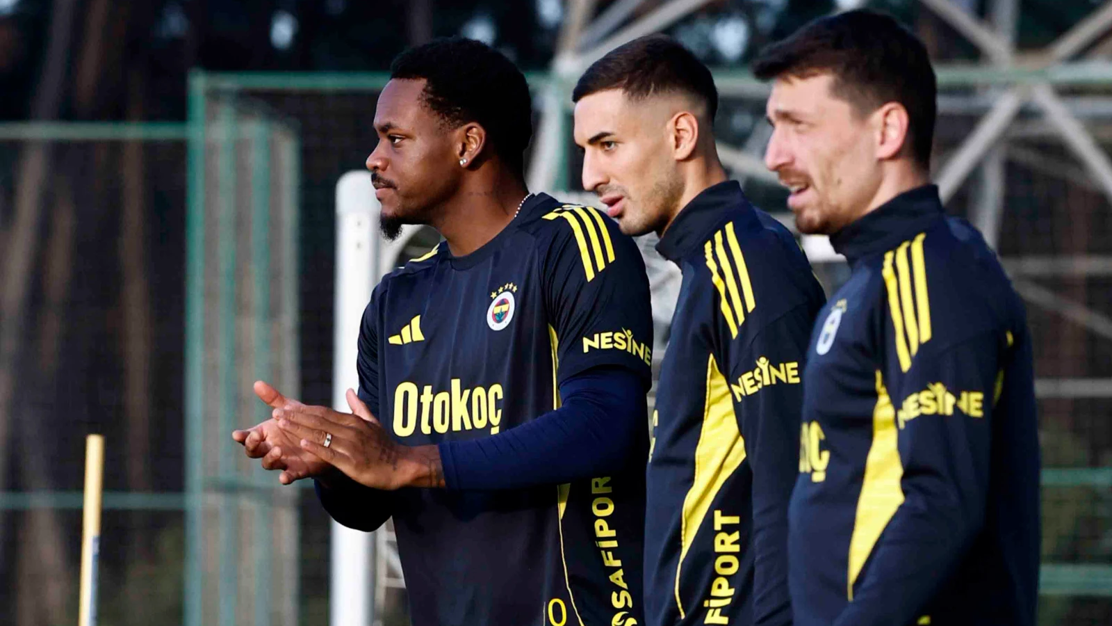 Fenerbahçe, Beşiktaş derbisi için kampa girdi