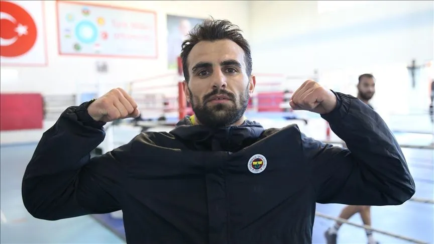 Ringlere dönen milli boksör Necat, dünya şampiyonluğu için ter döküyor