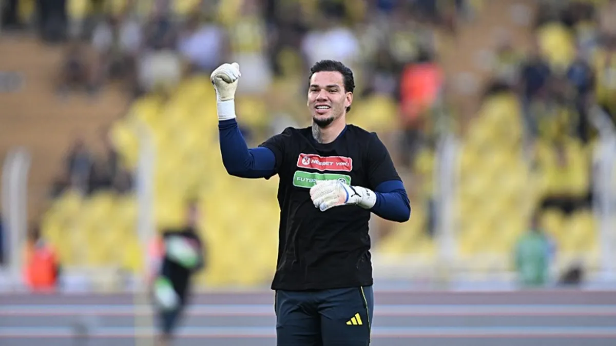 Fenerbahçe tribünlerinden Galatasaray'a Ederson göndermesi!