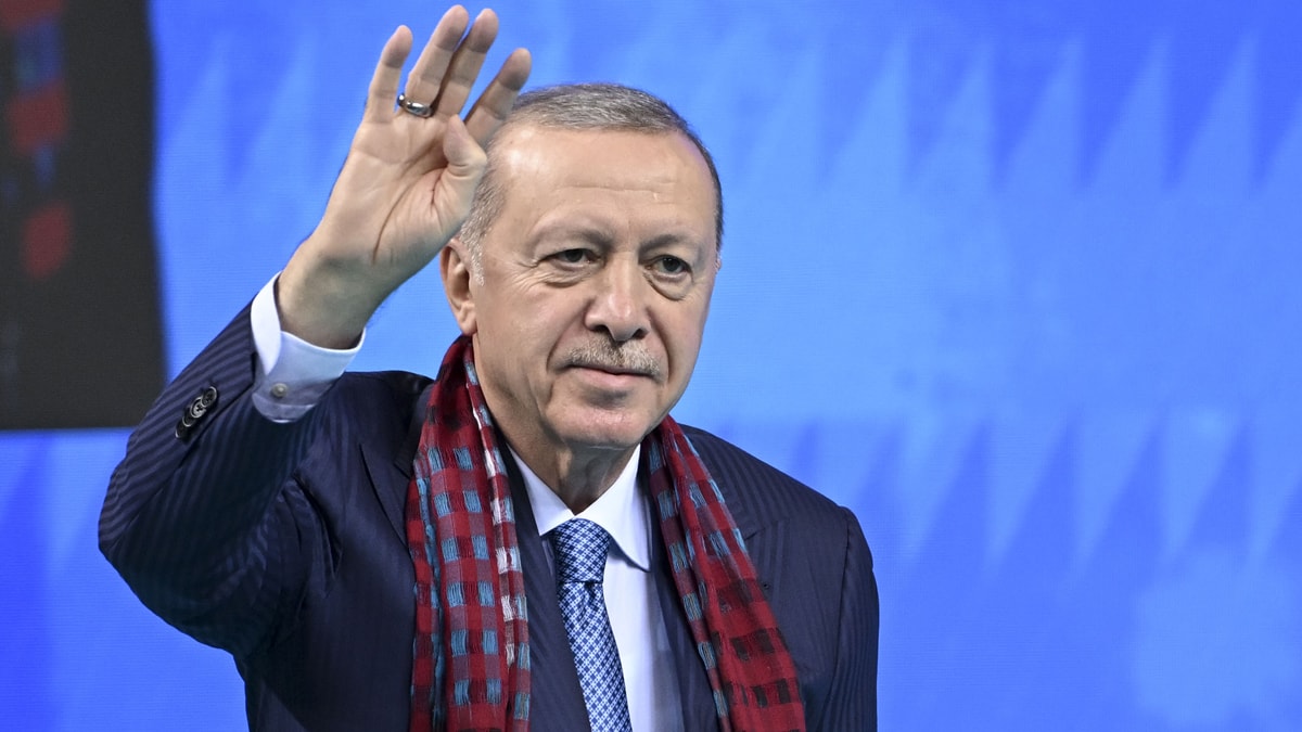 Erdoğan, Trabzon’a gitti, Brüksel’deki Özgür Özel’e kızdı