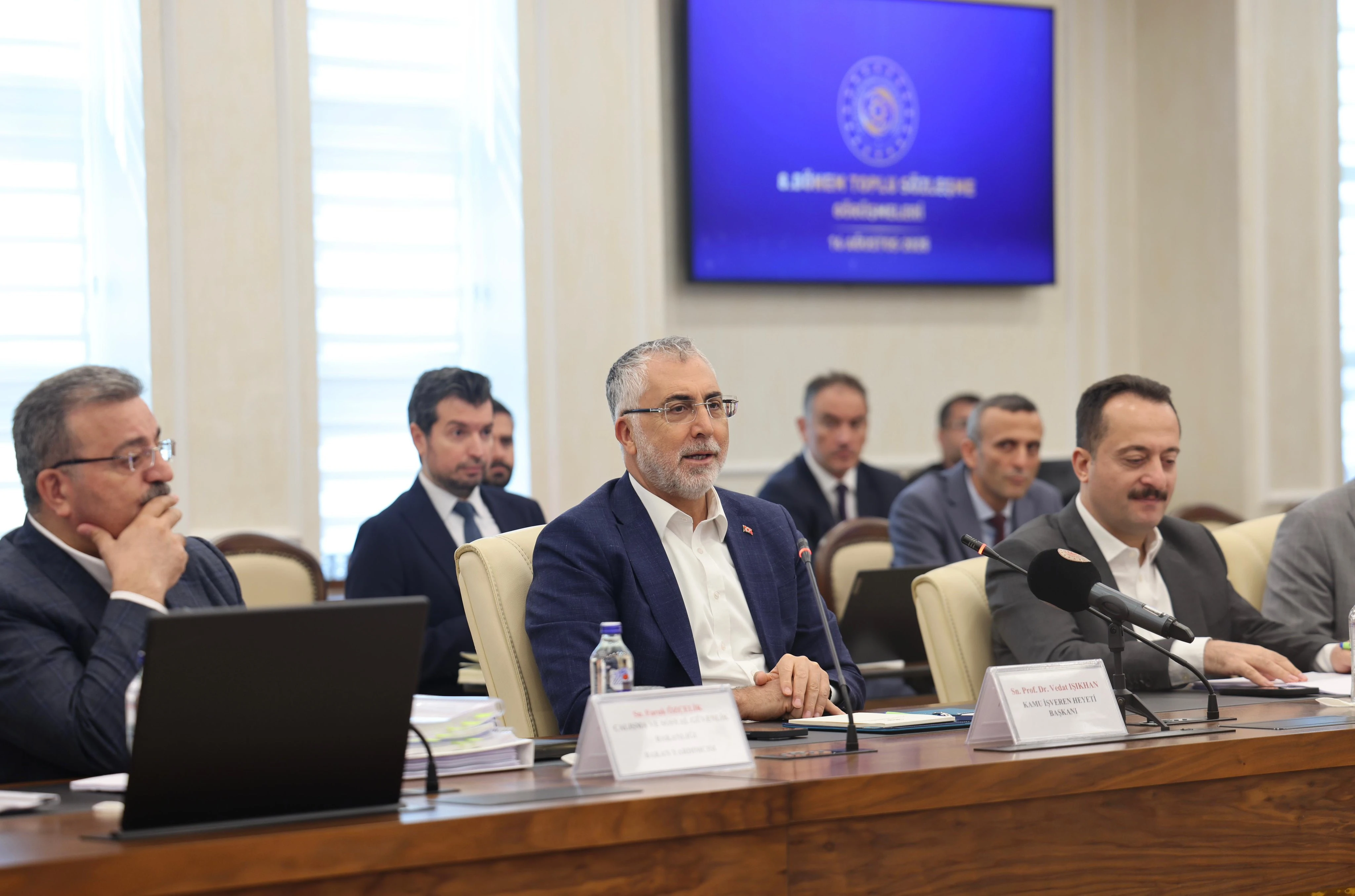 Bakan Işıkhan'dan memur zammına ilişkin açıklama: Görüşmelerimizi sürdüreceğiz