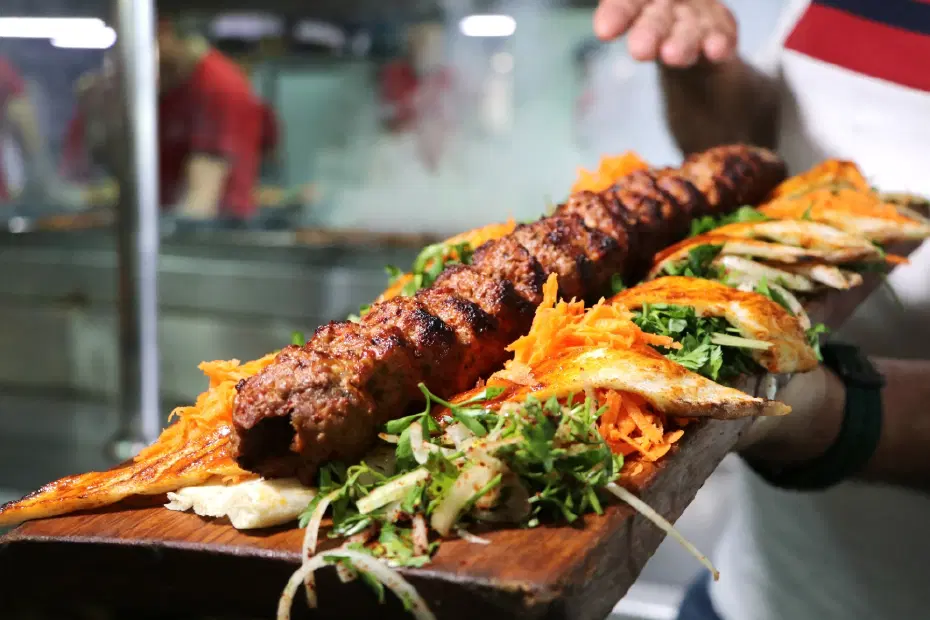 Adana kebap listede üçüncü oldu, tepki gecikmedi... "Bazı lobiler Adana kebabı dışlıyor"