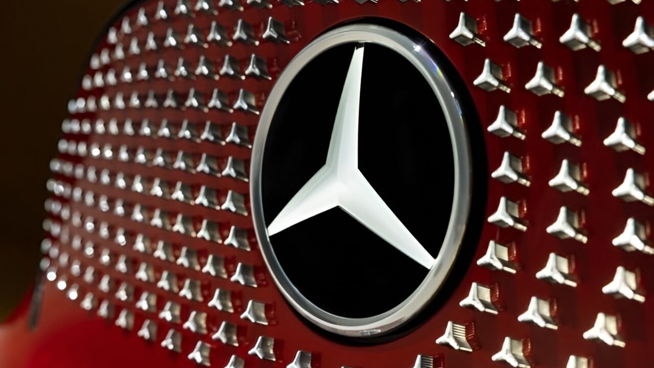 Mercedes fiziksel tuşlara geri dönüyor