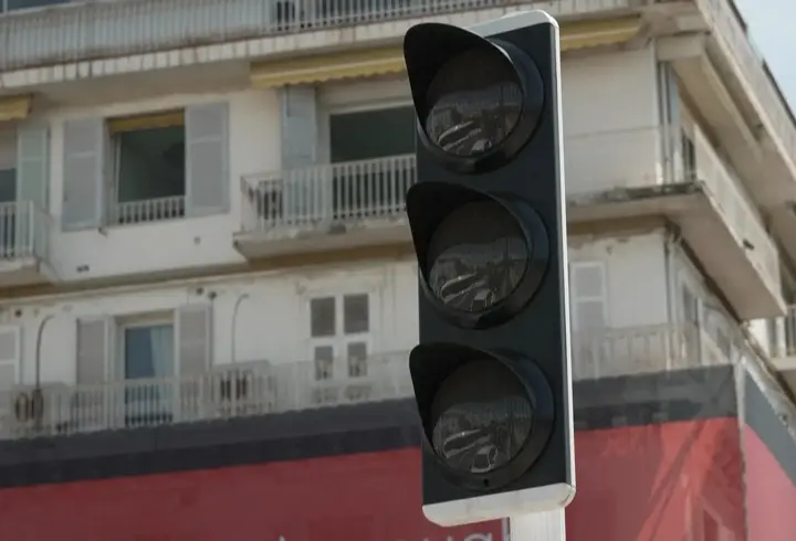 Fransa’da elektrik kesintisi: Kundaklama şüphesi gündemde