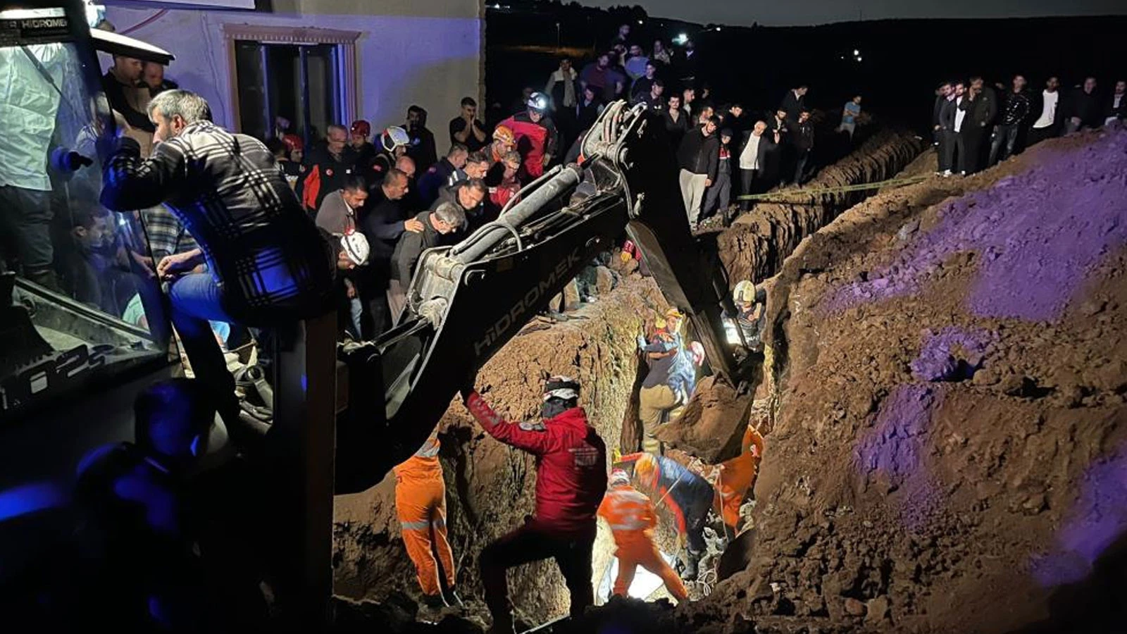 Bursa’da göçük faciası: 2 kardeş hayatını kaybetti