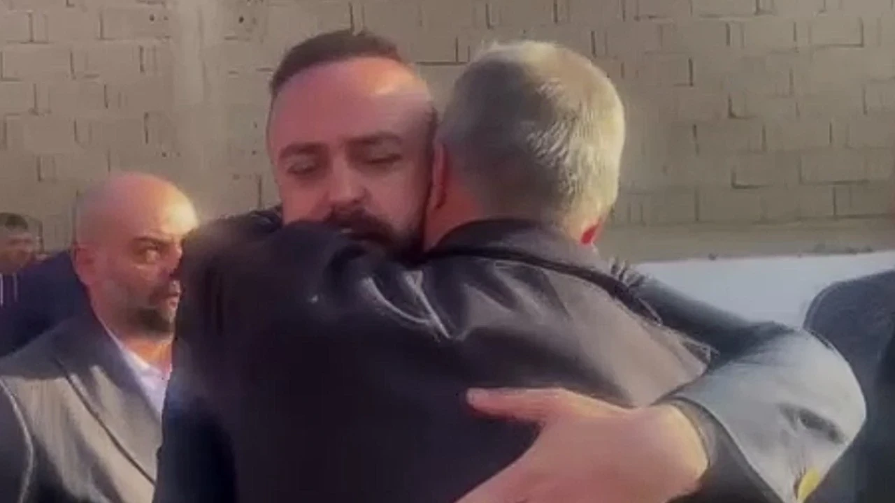 Şehit babası MHP'li başkana sarılıp "Beni Devlet Bahçeli'ye götürün" dedi