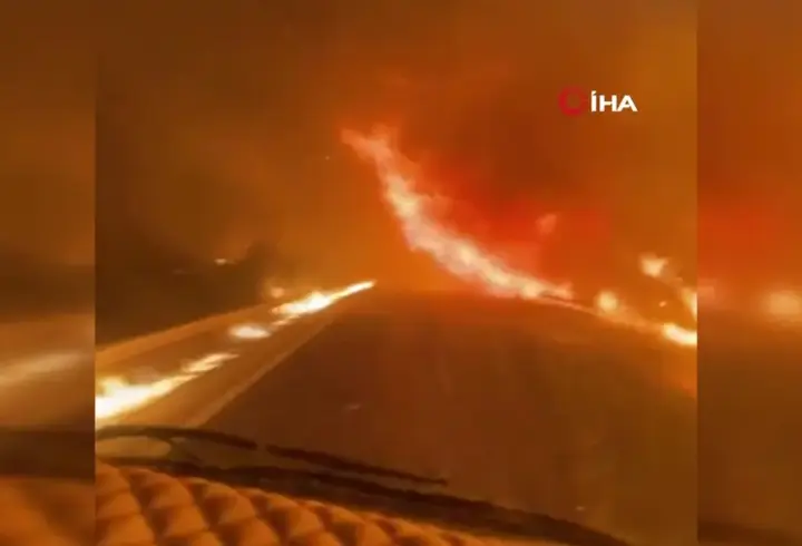 İzmir'deki yangının en net görüntüsü! Araçla alevlerin içinden geçti