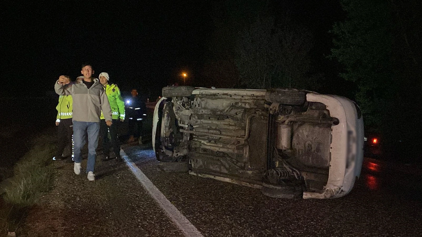 Karabük'te feci kaza! Devrilen otomobildeki 5 kişi yaralandı