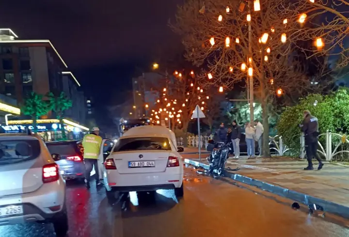 Çorlu'da otomobil ile motosiklet çarpıştı; 2 yaralı