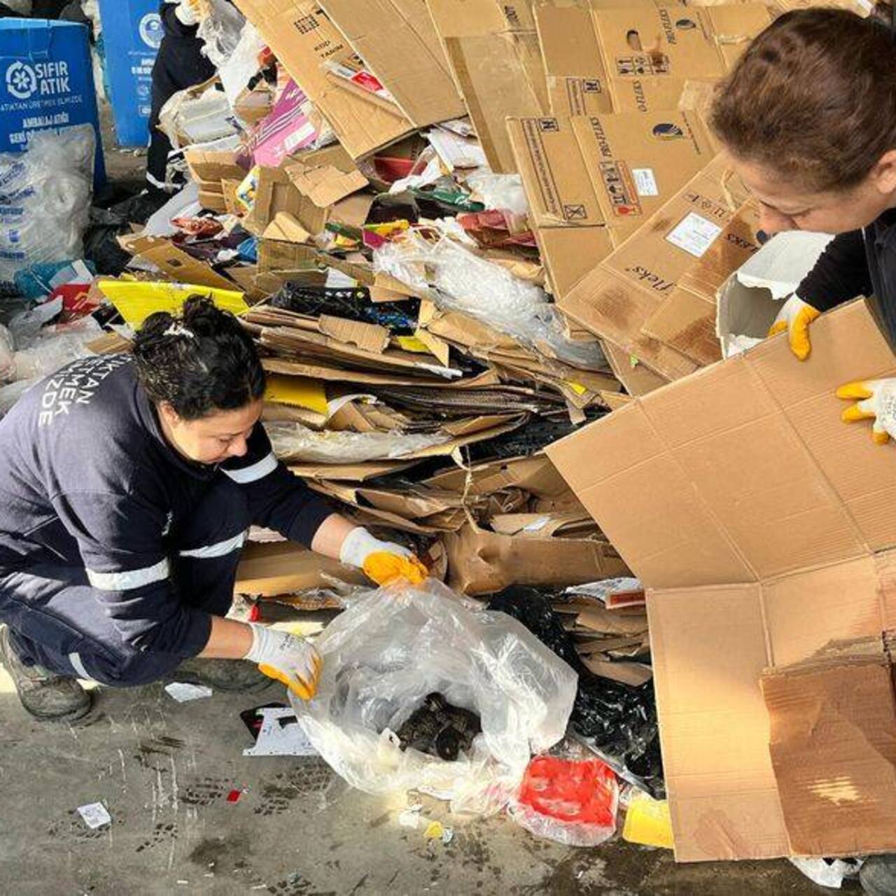 Pres makinesine giden kartondan bakın ne çıktı!
