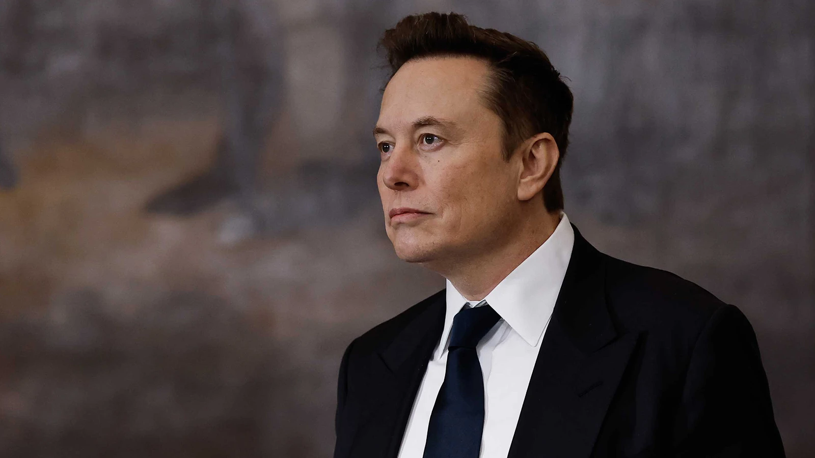 Elon Musk'a karşı uluslararası eylem çağrısı: Avrupa'nın birçok yerinde eylemciler Tesla bayilerini hedef aldı