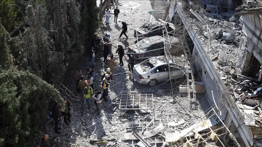 İsrail, Dürzileri koruma bahanesiyle başkent Şam yakınlarına saldırı düzenledi